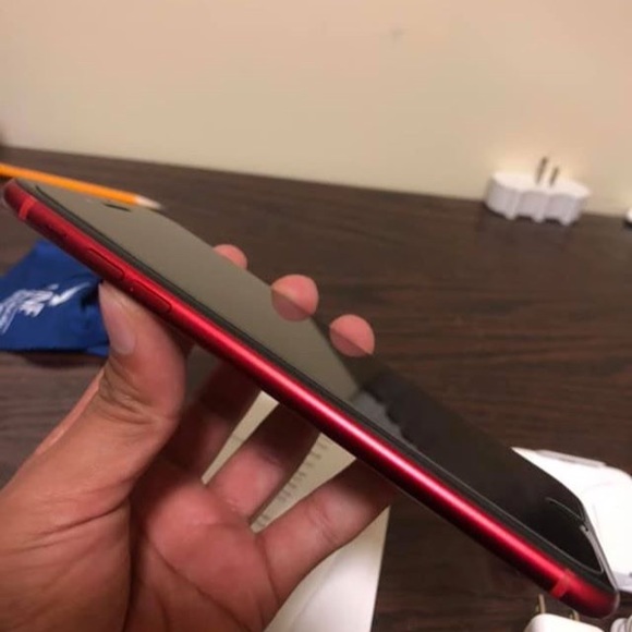 iPhone 8 Red Edition - Picture 4 of 6